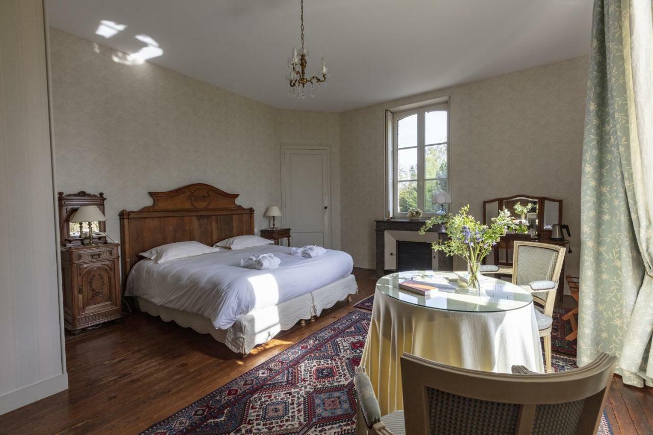 Chateau Des Salles Saint-Fort-sur-Gironde Екстериор снимка