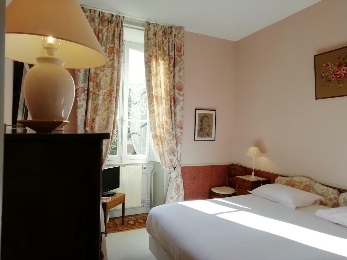 Chateau Des Salles Saint-Fort-sur-Gironde Екстериор снимка