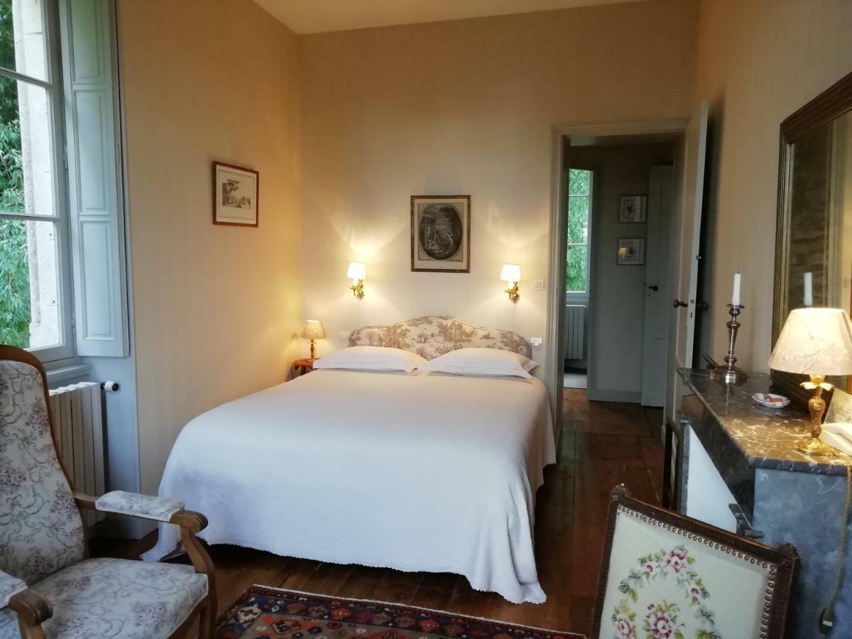 Chateau Des Salles Saint-Fort-sur-Gironde Екстериор снимка
