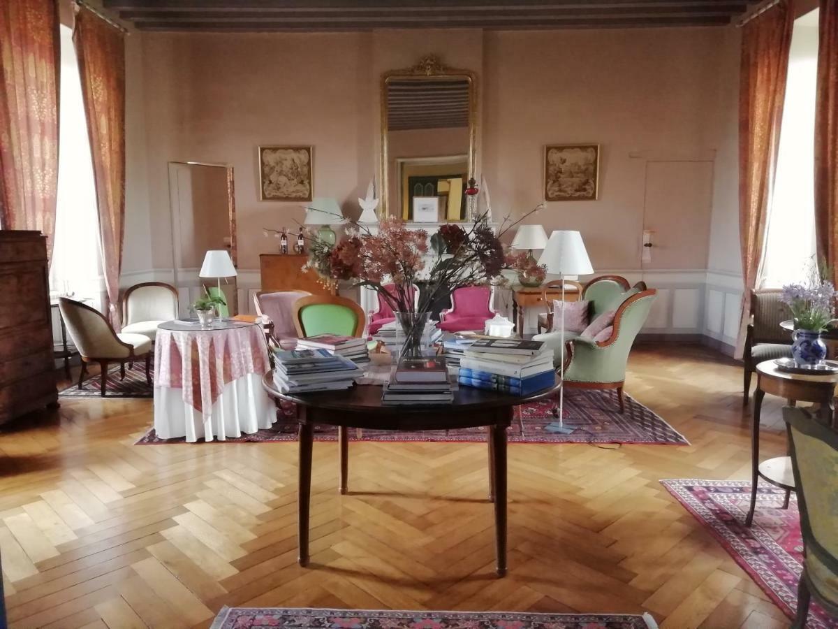 Chateau Des Salles Saint-Fort-sur-Gironde Екстериор снимка